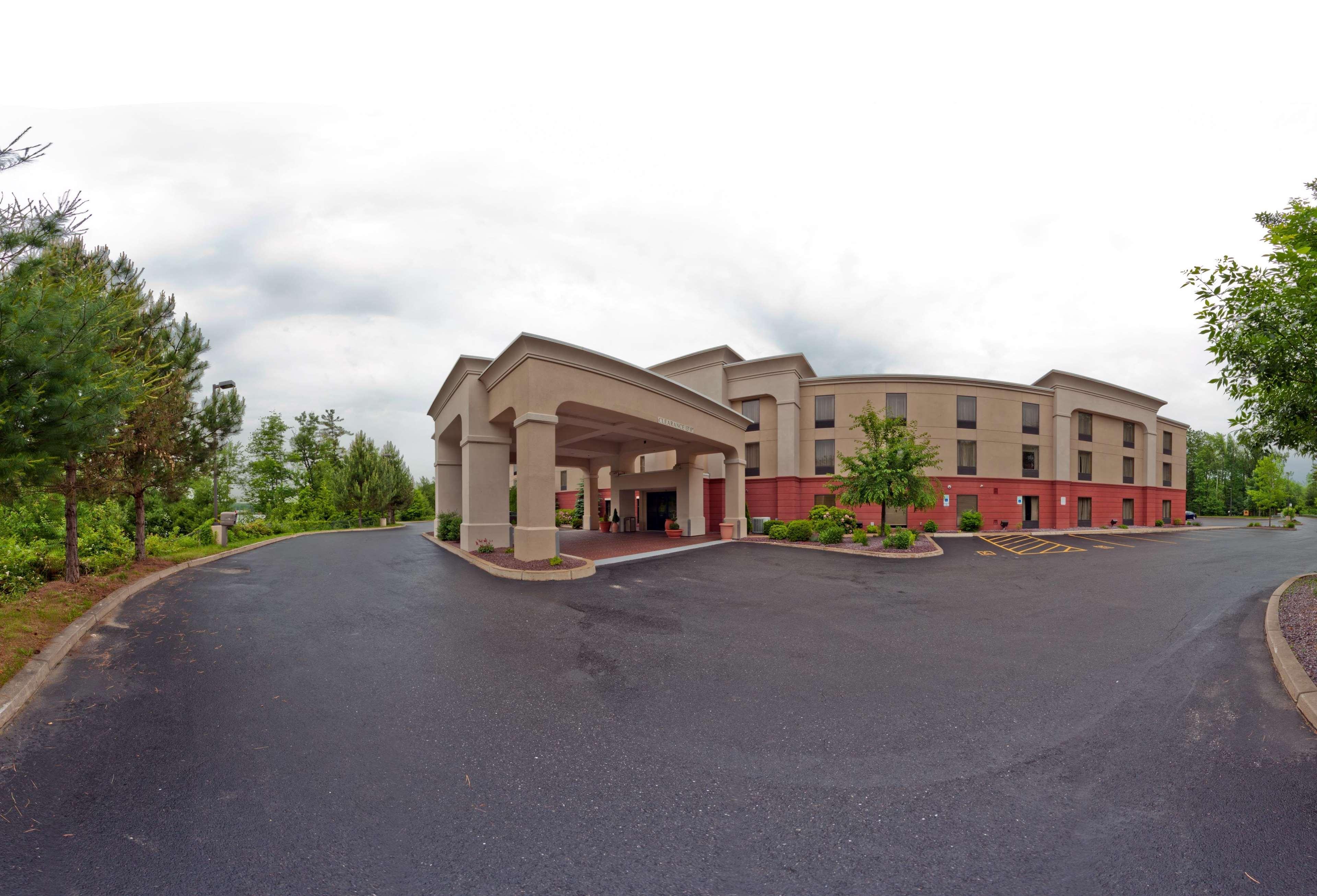 Hampton Inn Auburn Exterior photo